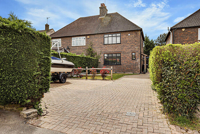 3 Bedroom Semi Detached House For Sale In Sunnybank, Warlingham, CR6