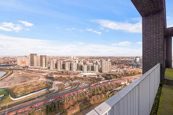 2 Bedroom Apartment For Sale In Serapis House, Goodluck Hope Walk, E14