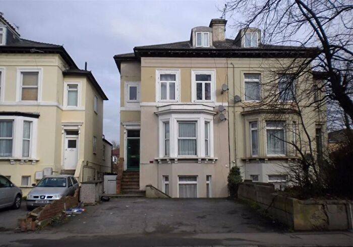 2 Bedroom Flat For Sale In C Ordnance Road, Enfield, Middlesex, EN3