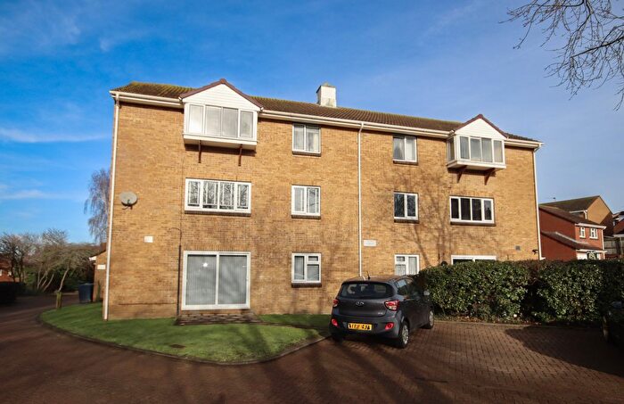 2 Bedroom Flat For Sale In Fallowfield, Sittingbourne, Kent, ME10
