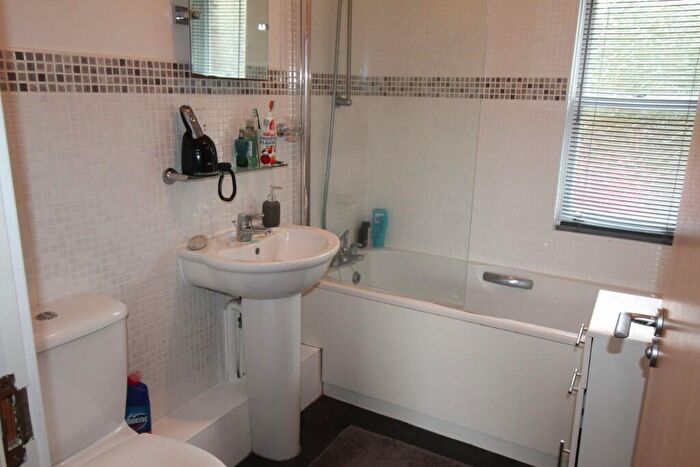 2 Bedroom Apartment To Rent In Ewart Court, Glossop, Derbyshire, SK13