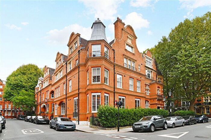 2 Bedroom Flat To Rent In Kensington Court, Kensington, London, W8