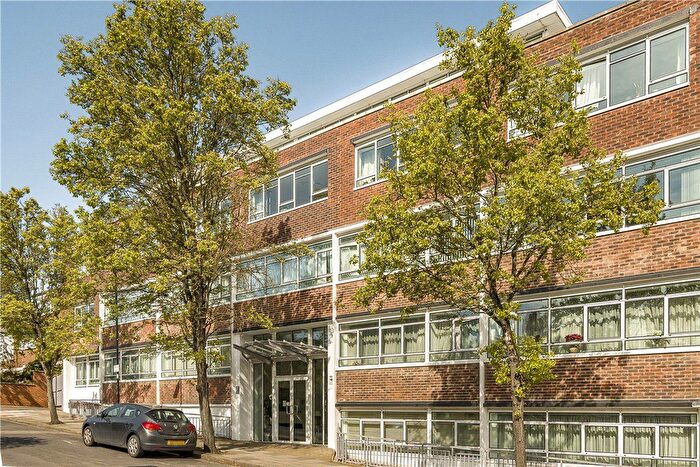 2 Bedroom Flat For Sale In Heathcroft, Ealing, London, W5