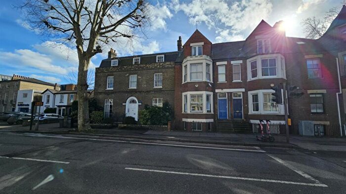 Flat To Rent In Flat, Newmarket Road, Cambridge, CB5
