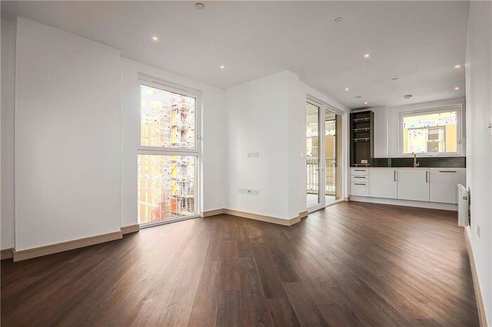 2 Bedroom Flat To Rent In Eden Grove, Staines-Upon-Thames, TW18