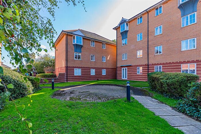 2 Bedroom Flat For Sale In Campbell Drive, Cardiff Bay, Cardiff, CF11