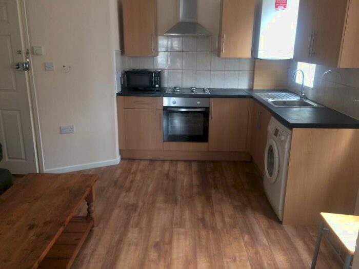 Studio To Rent In High Road, Goodmayes, Essex, IG3