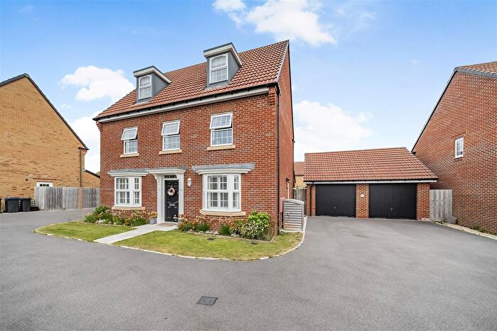 5 Bedroom Detached House For Sale In Snell Mead, Devizes, SN10