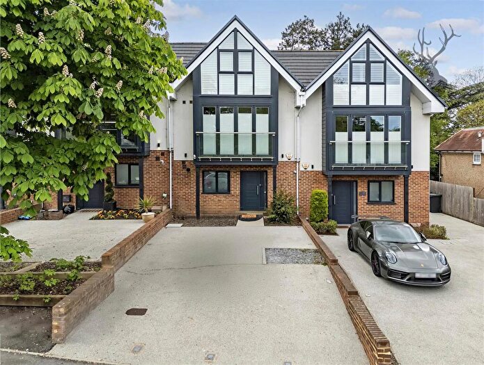 4 Bedroom Terraced House For Sale In Hainault Road, Chigwell, IG7