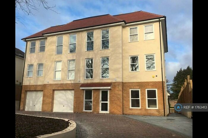 3 Bedroom Flat To Rent In Lawn Road, Southampton, SO17