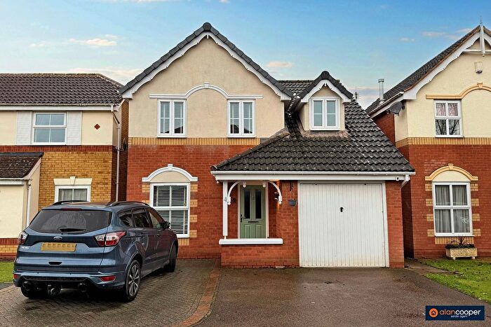 3 Bedroom Detached House For Sale In Chilworth Close, Maple Park, Nuneaton, CV11