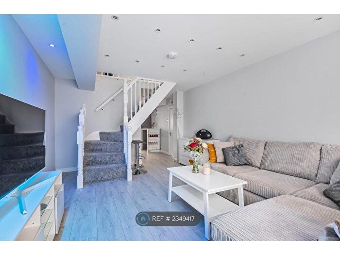 2 Bedroom End Of Terrace House To Rent In Richards Avenue, Romford, RM7