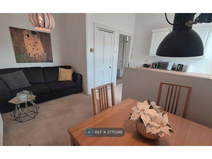 2 Bedroom Flat To Rent In Duff Street, Edinburgh, EH11