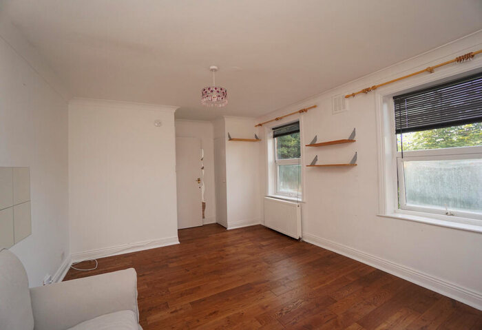 3 Bedroom Flat To Rent In Archway Road, London, N6