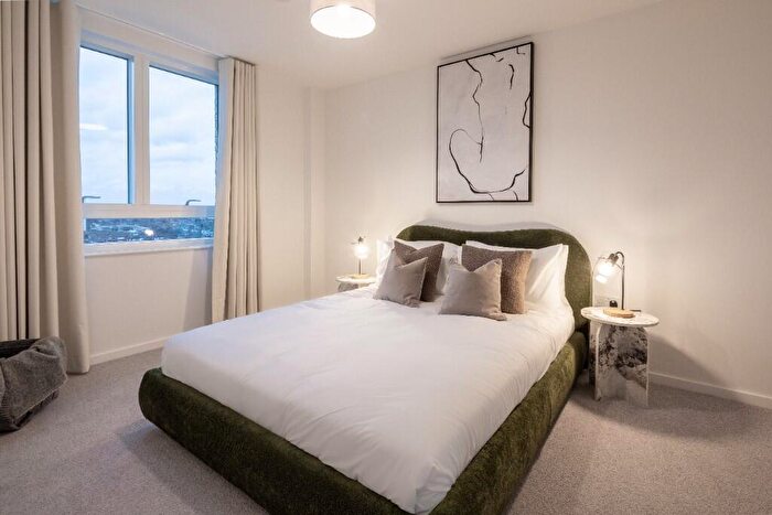 2 Bedroom Apartment For Sale In Meridian Way, London, N18