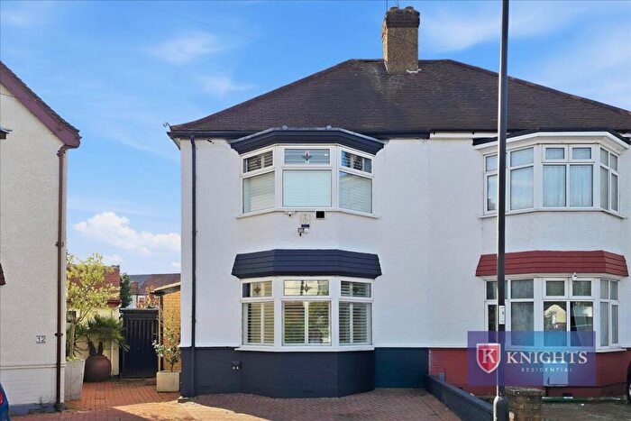 3 Bedroom House For Sale In Devonia Gardens, London, N18