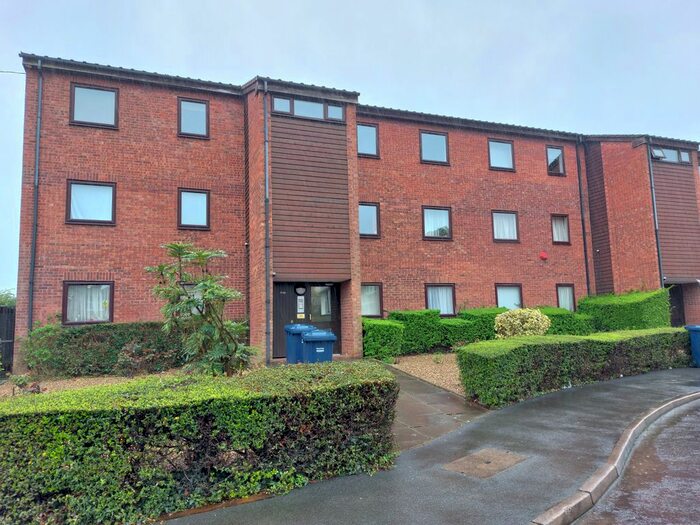 2 Bedroom Flat To Rent In Rowlands Close, Mill Hill, London, NW7