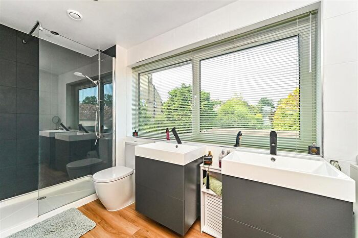 4 Bedroom Detached House For Sale In London Road, Rake, Liss, GU33