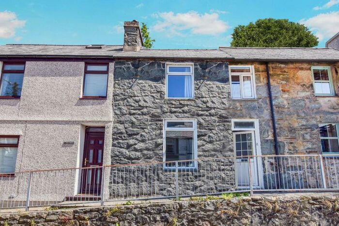 3 Bedroom Terraced House For Sale In Tan Y Graig, Caernarfon, LL54