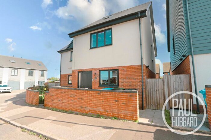 4 Bedroom Semi-Detached House For Sale In Crompton Road, Lowestoft, NR33