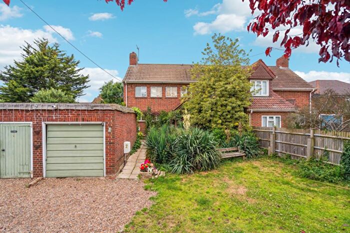 3 Bedroom Semi-Detached House For Sale In Little Sutton Lane, Iver, SL3