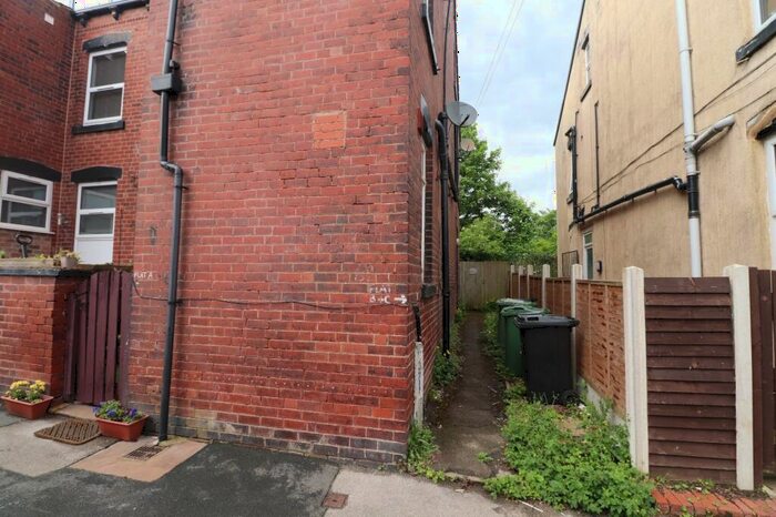 Flat To Rent In Conference Road, Leeds, LS12