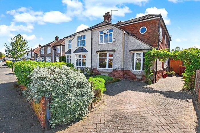 5 Bedroom Semi Detached House For Sale In Grace Avenue, Bexleyheath, DA7