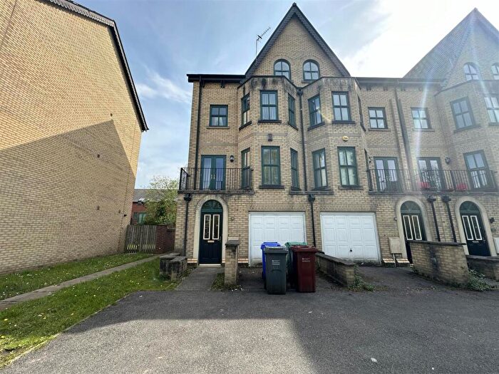 6 Bedroom Property To Rent In Denison Road, Victoria Park, £pppw, M14