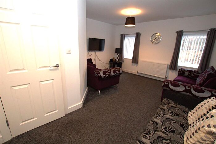 4 Bedroom Terraced House To Rent In Stone Row, Skinningrove, TS13