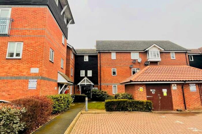1 Bedroom Flat To Rent In Mandeville Court, Chingford, London, E4