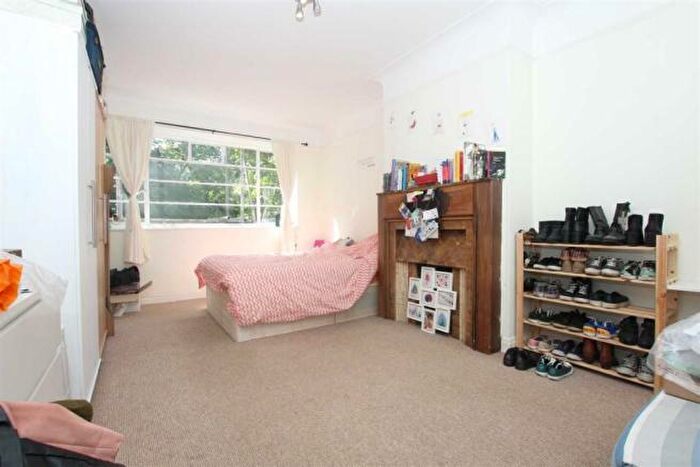 2 Bedroom Flat To Rent In Monarch Court, Lyttelton Road, Hampstead Garden Suburb, N2
