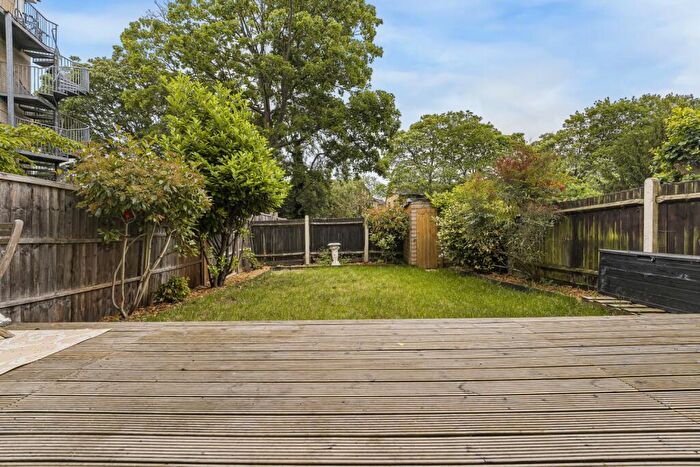 2 Bedroom Flat For Sale In Eastdown Park, SE13