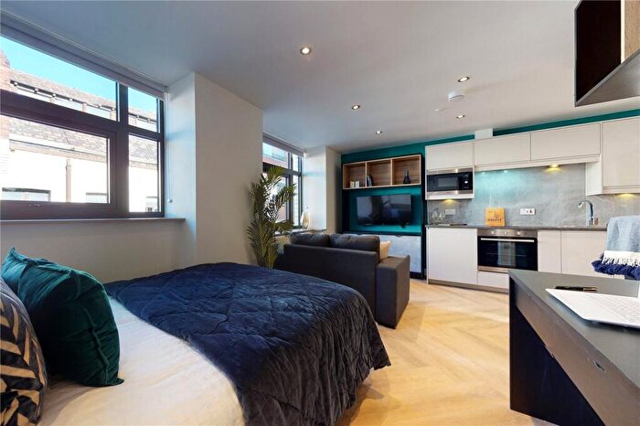 Apartment To Rent In Apt, South Parade #, LS1