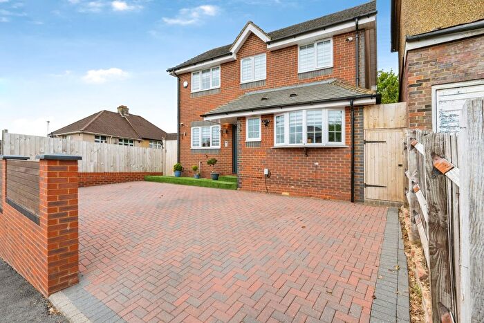 4 Bedroom Detached House For Sale In Stanford Road, Luton, Bedfordshire, LU2