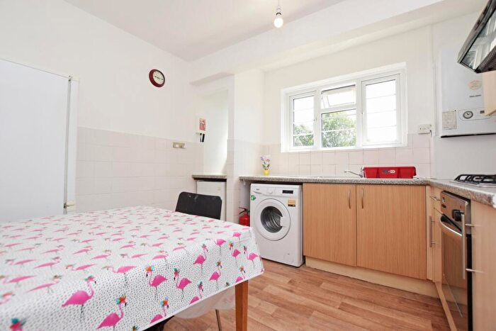 2 Bedroom Flat To Rent In Wyndham Road Camberwell, SE5