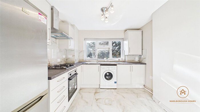 1 Bedroom Flat To Rent In Dale Court, Grove Hill, South Woodford, London, E18