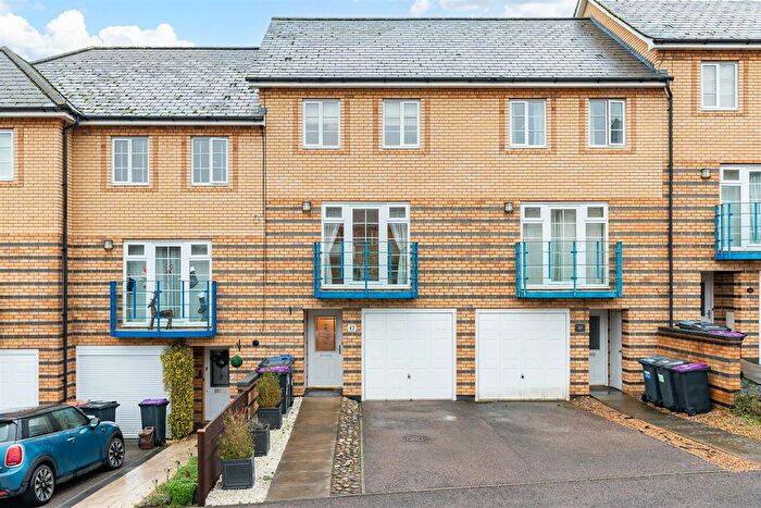 3 Bedroom Terraced House For Sale In Newland Gardens, Hertford, SG13
