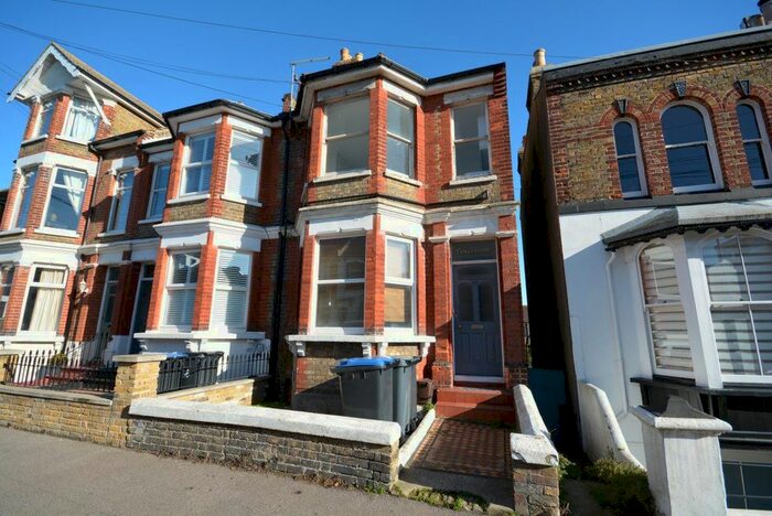 2 Bedroom Flat To Rent In South Eastern Road, Ramsgate, CT11