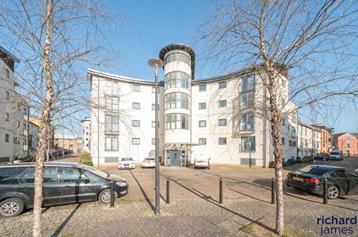 2 Bedroom Flat For Sale In Pasteur Drive, Old Town, Swindon, SN1