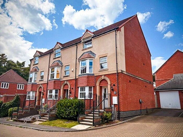 4 Bedroom End Of Terrace House For Sale In Meadow Close, Newport, NP20