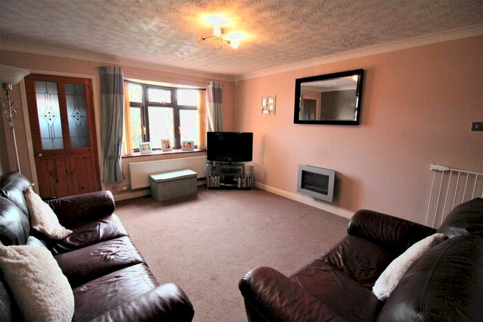 2 Bedroom Detached House To Rent In Giles Road, Norwich, NR10