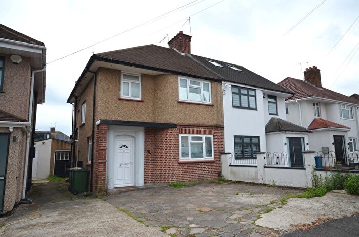 3 Bedroom Semi Detached House For Sale In Kingshill Drive, Kenton, HA3