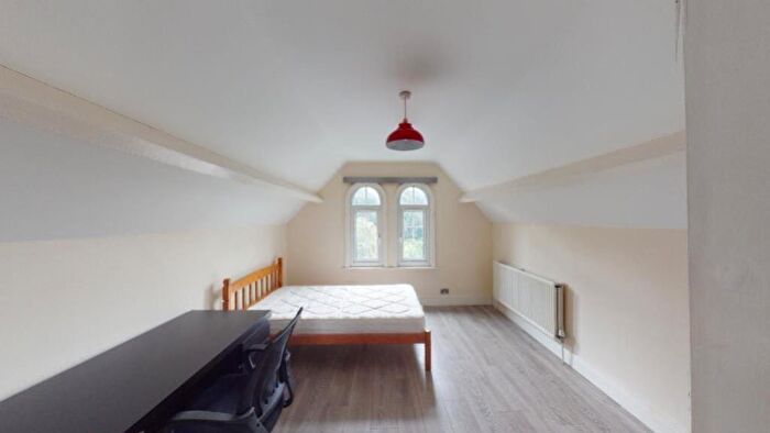 4 Bedroom House To Rent In Derby Road, Nottingham, NG7