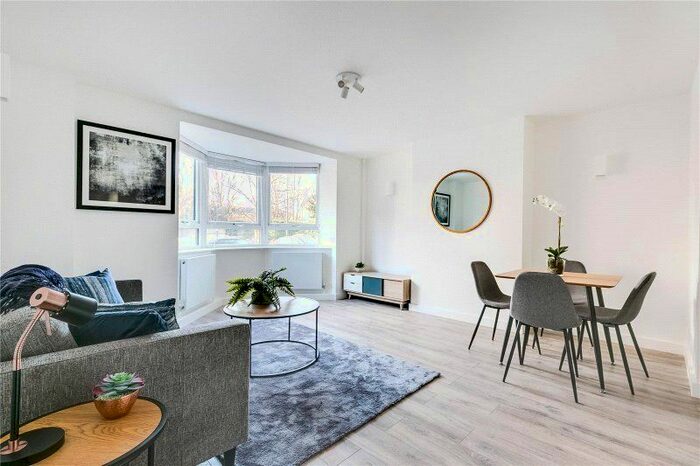 3 Bedroom Flat To Rent In Kew Bridge Court, Strand On The Green, W4