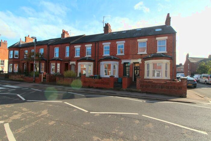 4 Bedroom House To Rent In Wolverton Road, Stony Stratford, Milton Keynes, MK11