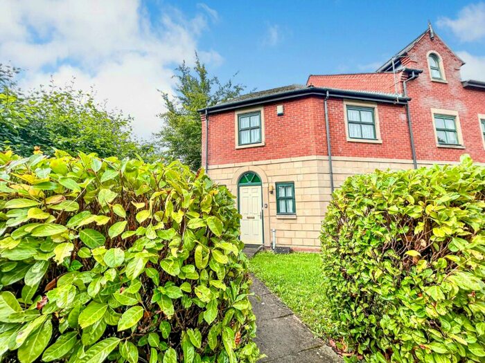 4 Bedroom End Of Terrace House To Rent In Hadfield Close, Manchester, Greater Manchester, M14