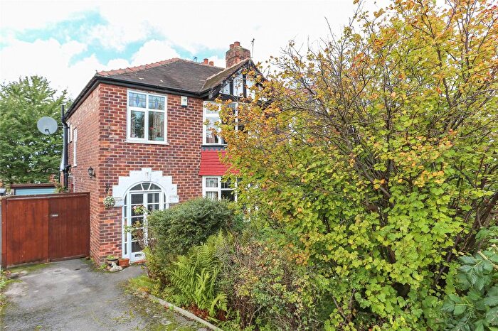 3 Bedroom Semi-detached House For Sale In Kingsleigh Road, Heaton Mersey, Stockport, SK4