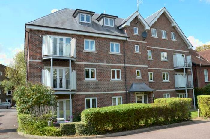 2 Bedroom Apartment To Rent In Langley Park Road, Sutton, Surrey, SM2