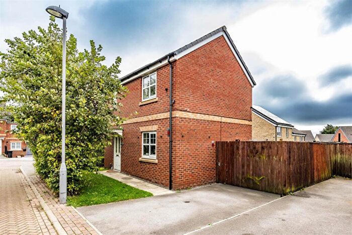 3 Bedroom Semi-Detached House For Sale In Fallowfield Walk, Bradford, BD4