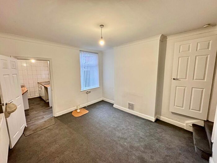 2 Bedroom End Of Terrace House To Rent In Vernon Road, Bulwell, NG6